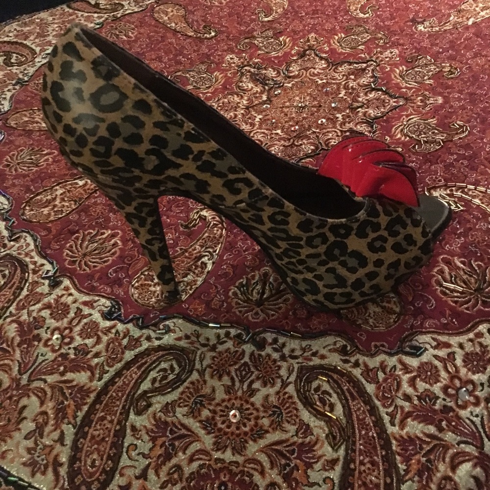 Vintage Leopard Heel with Red Bow